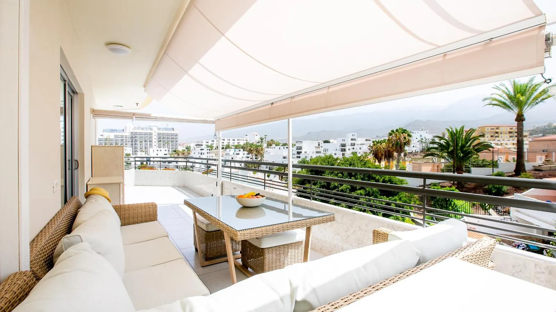 Fabulous New 2 Bedroom Apartment In Costa Adeje  아데제